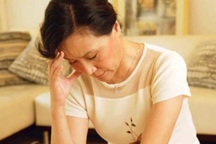 Bà ngoại bật khóc vì câu nói của thông gia giàu có