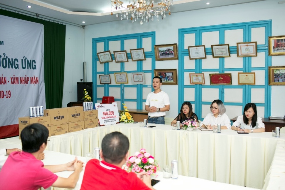 AB InBev hỗ trợ người dân ảnh hưởng hạn mặn - 1 AB InBev hỗ trợ người dân ảnh hưởng hạn mặn - 1