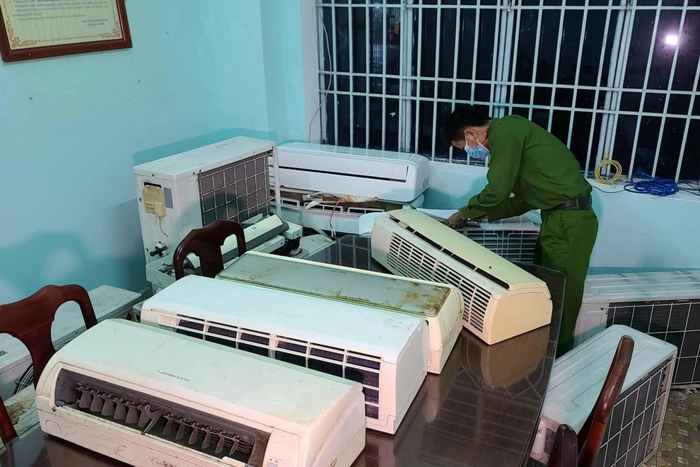 Trộm cả kho điện máy mang đi bán đồng nát - 2 Trộm cả kho điện máy mang đi bán đồng nát - 2