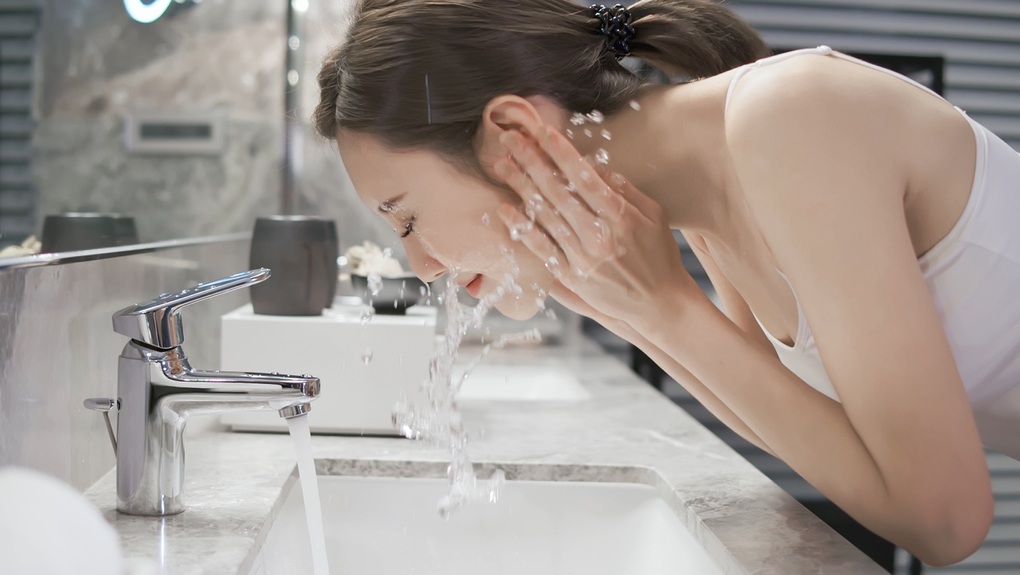 Những cách dễ thực hiện giúp chị em chăm sóc da đón Tết - 1 Những cách dễ thực hiện giúp chị em chăm sóc da đón Tết - 1