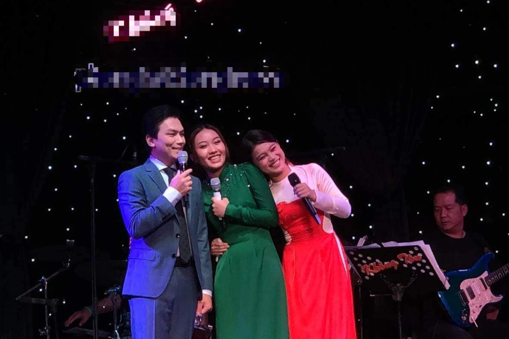 Hai con nuôi của Phi Nhung rơi nước mắt, xin được gọi Mạnh Quỳnh là cha - 1 Hai con nuôi của Phi Nhung rơi nước mắt, xin được gọi Mạnh Quỳnh là cha - 1