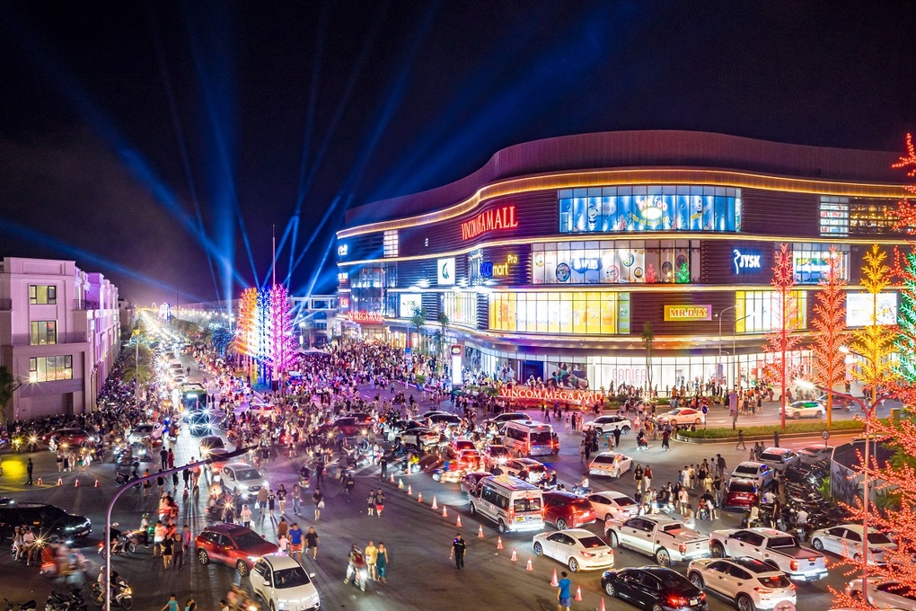 Vincom Mega Mall Royal Island tung loạt ưu đãi khởi động mùa mua sắm cuối năm - 6 Vincom Mega Mall Royal Island tung loạt ưu đãi khởi động mùa mua sắm cuối năm - 6