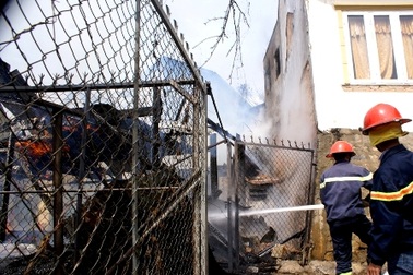 Bà hỏa "thăm" nhiều căn nhà giữa trung tâm Đà Lạt