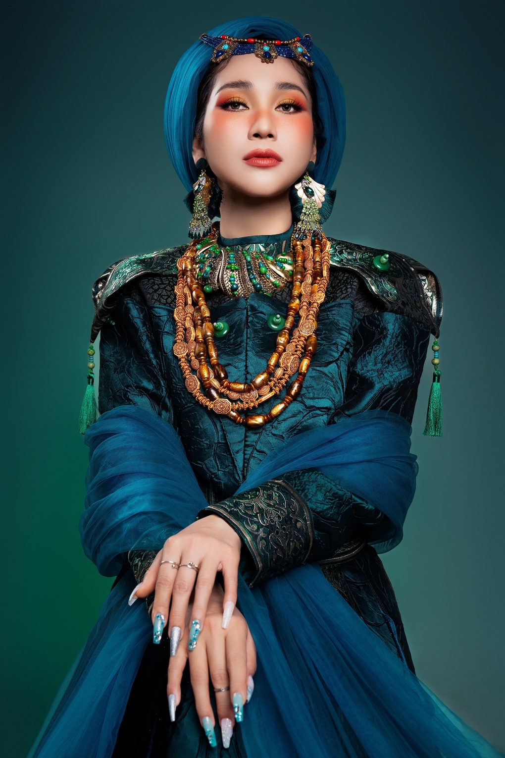 Hoa hậu cải lương Như Huỳnh biến hóa phong cách, khoe sắc vóc quyến rũ - 6 Hoa hậu cải lương Như Huỳnh biến hóa phong cách, khoe sắc vóc quyến rũ - 6