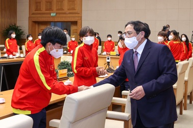 Thủ tướng gặp mặt, khen thưởng Đội tuyển bóng đá nữ quốc gia