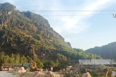 Hai thợ xây bị điện giật bỏng nặng