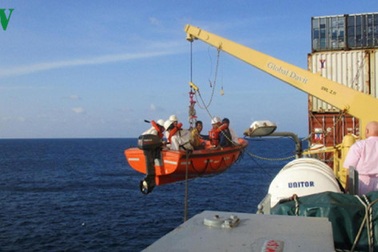 Hai ngư dân Việt gặp nạn được cứu trên vùng biển Thái Lan