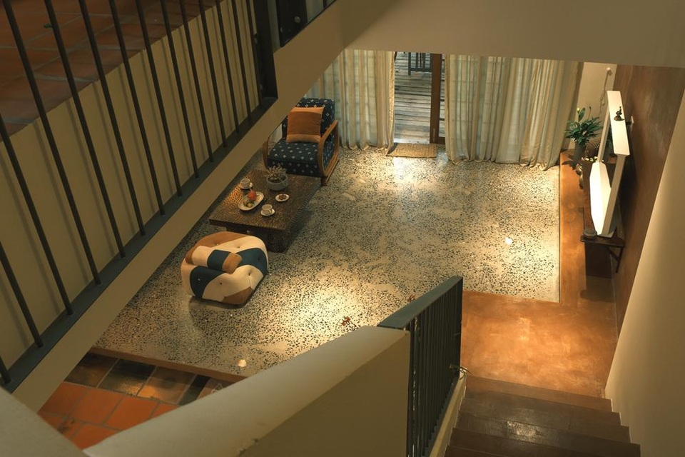Ngỡ ngàng với ngôi biệt thự được thiết kế từ nội thất bị cháy - 8 Ngỡ ngàng với ngôi biệt thự được thiết kế từ nội thất bị cháy - 8