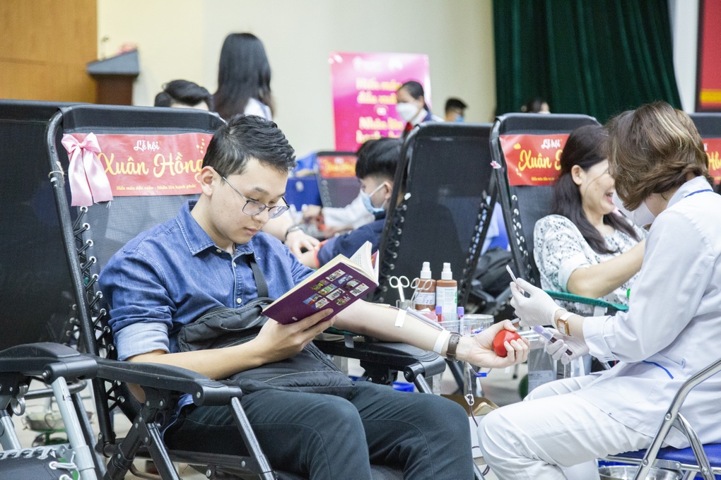 Có thêm 8.000 đơn vị máu cho người bệnh từ Lễ hội Xuân Hồng - 1 Có thêm 8.000 đơn vị máu cho người bệnh từ Lễ hội Xuân Hồng - 1