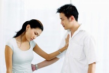 Bạn trai cũ từng "cắm sừng" bất ngờ liên lạc và đòi hỏi tôi điều này