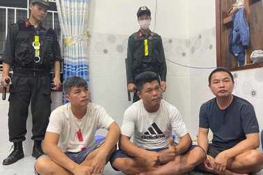 Xới bạc có 8 người gác cổng, muốn vào chơi phải "xác minh lý lịch"