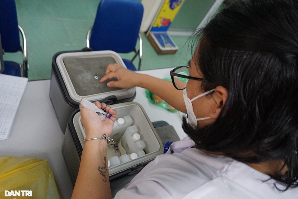 Một buổi tiêm chủng tại nhà ở Hà Nội diễn ra như thế nào? - 4 Một buổi tiêm chủng tại nhà ở Hà Nội diễn ra như thế nào? - 4