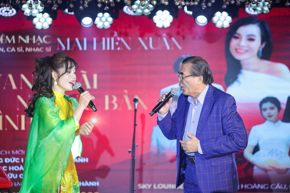 NSND Trung Đức song ca cùng học trò Mai Hiền Xuân - 2 NSND Trung Đức song ca cùng học trò Mai Hiền Xuân - 2