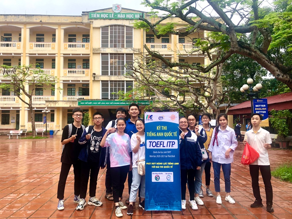 Nhiều học sinh THPT tại các tỉnh đạt trình độ tiếng Anh ngang bậc đại học - 3 Nhiều học sinh THPT tại các tỉnh đạt trình độ tiếng Anh ngang bậc đại học - 3