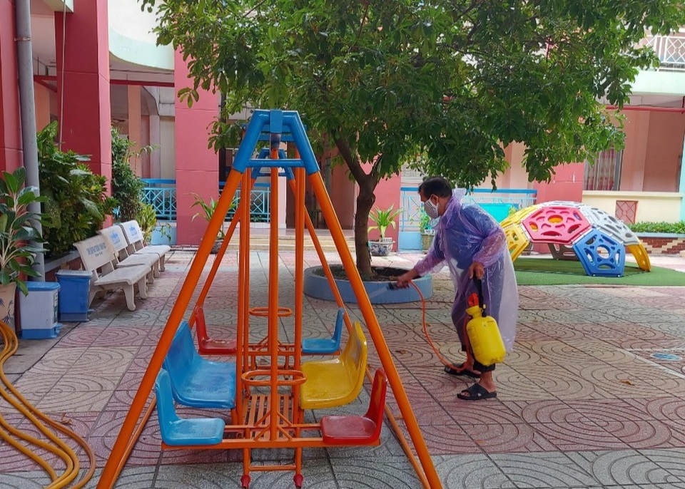 Trường có 34 trẻ và GV bị tay chân miệng, phụ huynh rào rào cho con nghỉ - 3 Trường có 34 trẻ và GV bị tay chân miệng, phụ huynh rào rào cho con nghỉ - 3