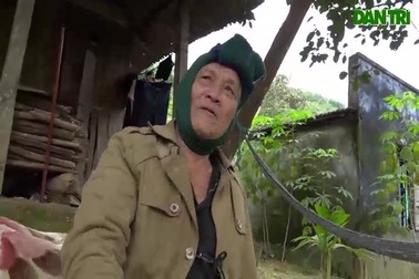 Xe đầu kéo tông sập nhà dân