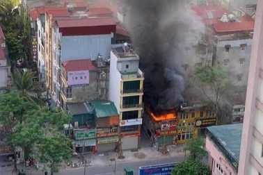 Hà Nội: Cháy quán cháo lòng giữa chiều nắng nóng gay gắt