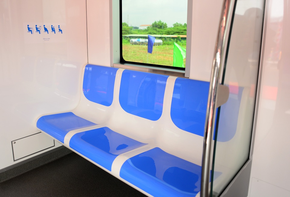 Tàu metro số 1.jpg Tàu metro số 1.jpg