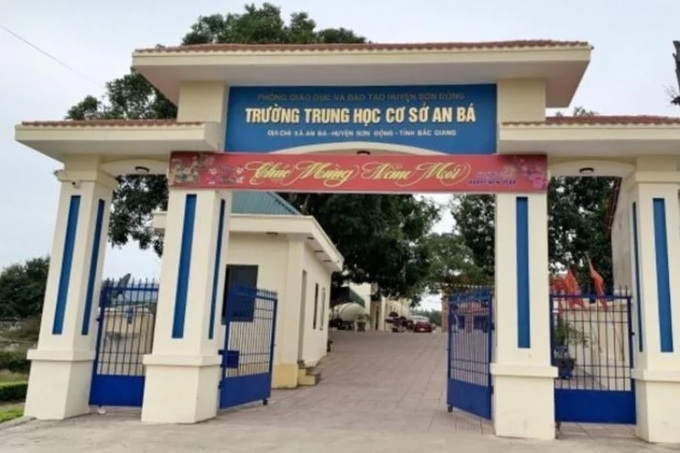 Trường THCS An Bá, xã An Bá, nơi có nữ sinh lớp 7 mang thai tự sinh con tại nhà.