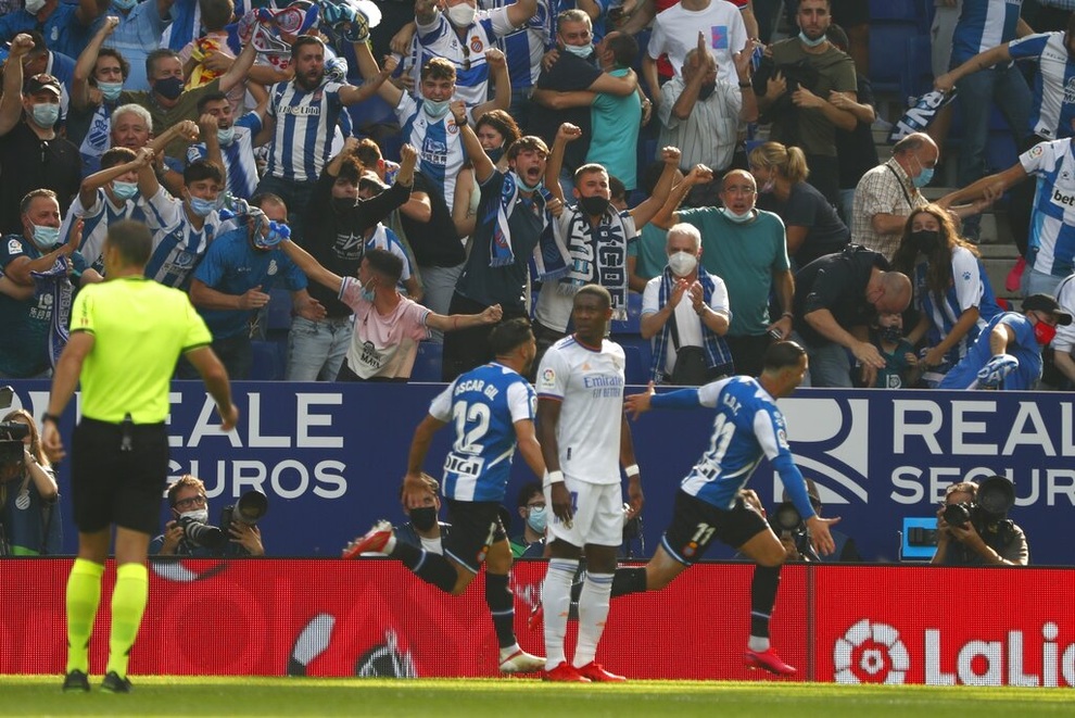 Thua sốc trước Espanyol, Real Madrid bị Atletico cân bằng về điểm số - 4 Thua sốc trước Espanyol, Real Madrid bị Atletico cân bằng về điểm số - 4