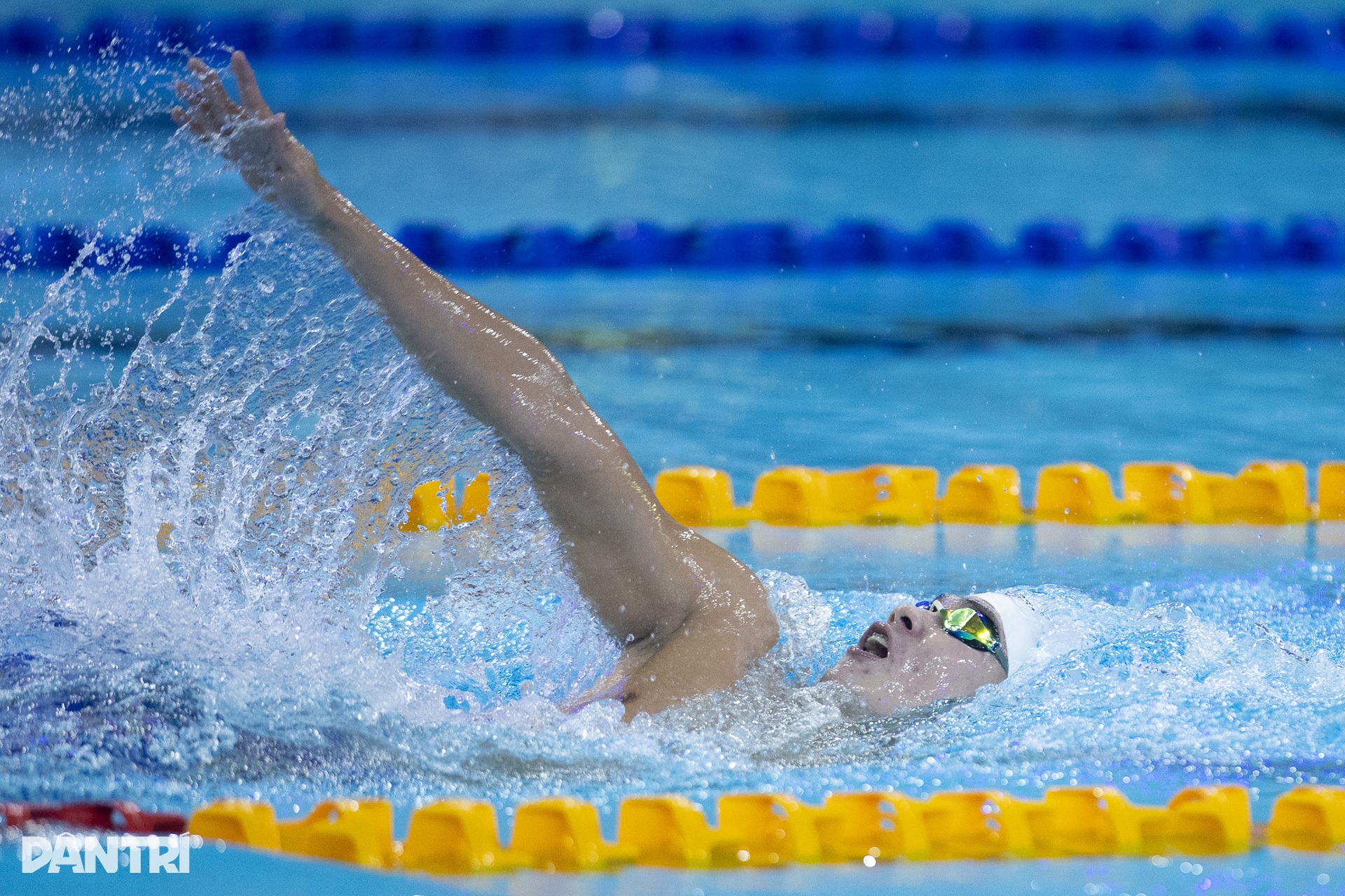 O irmão mais novo de Ánh Viên destrona a irmã mais velha e conquista a medalha de ouro nos 33º Jogos do Sudeste Asiático. Em trai Ánh Viên soán ngôi đàn anh, giành HCV SEA Games 33 - 6