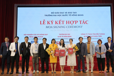 Đại học Quốc tế Hồng Bàng tặng khóa học IELTS cho tân sinh viên