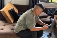 Người bố khai xích con gái trong phòng vì bận đi làm