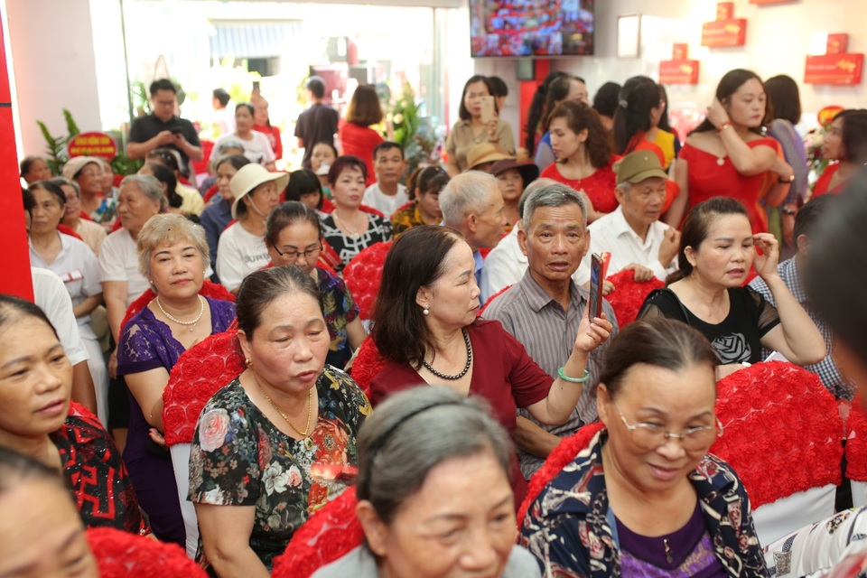 Bí mật đằng sau mô hình kinh doanh Trung tâm tinh dầu thông đỏ đang gây sốt - 2