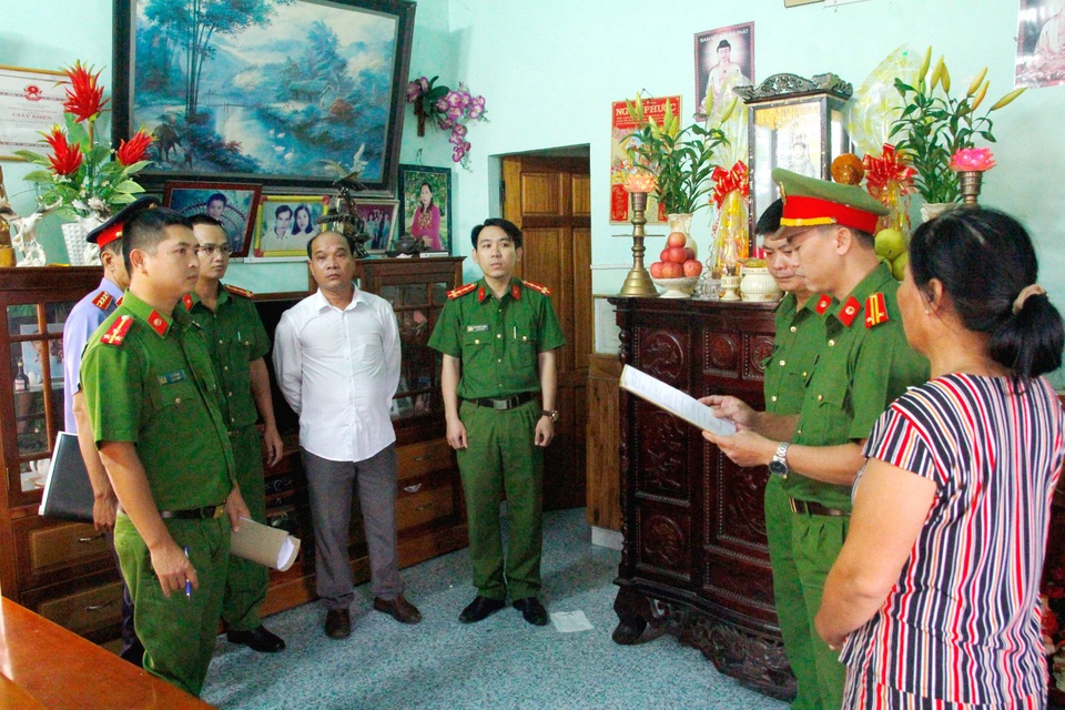 Chủ tịch Chi hội nghề cá biển bị khởi tố vì chiếm đoạt tiền ngư dân - 1 Chủ tịch Chi hội nghề cá biển bị khởi tố vì chiếm đoạt tiền ngư dân - 1