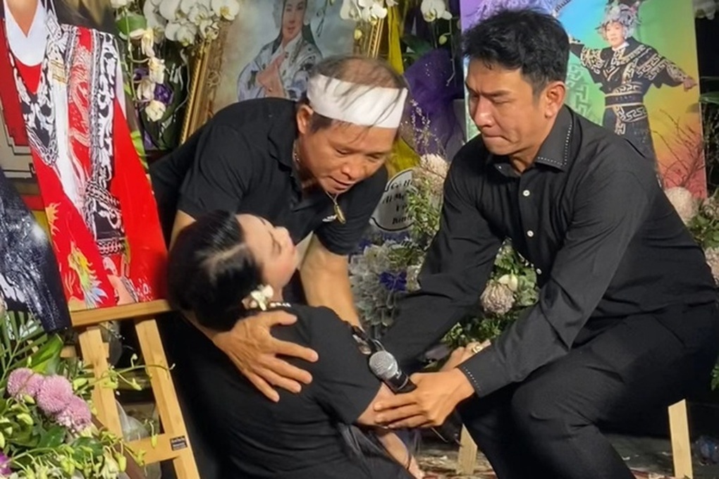NSƯT Ngọc Huyền nói gì về tranh cãi giả vờ ngất xỉu tại lễ tang Vũ Linh? - 1 NSƯT Ngọc Huyền nói gì về tranh cãi giả vờ ngất xỉu tại lễ tang Vũ Linh? - 1