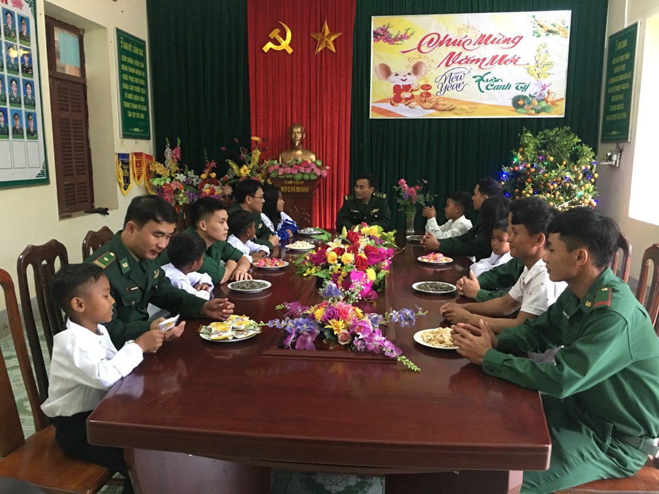 Tết đủ đầy của những cậu học trò người Rục là con nuôi đồn biên phòng - 2 Tết đủ đầy của những cậu học trò người Rục là con nuôi đồn biên phòng - 2