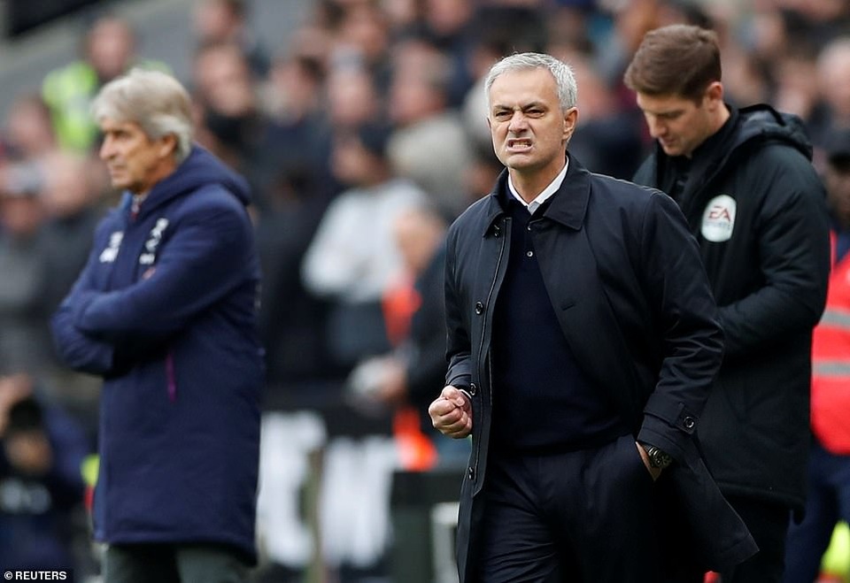 Mourinho có chiến thắng đầu tiên cùng Tottenham - 1 Mourinho có chiến thắng đầu tiên cùng Tottenham - 1