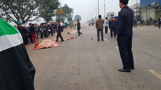 Vĩnh Phúc: Xe khách đâm xe đưa tang khiến 5 người tử vong tại chỗ, 3 người bị thương - Ảnh 1. Vĩnh Phúc: Xe khách đâm xe đưa tang khiến 5 người tử vong tại chỗ, 3 người bị thương - Ảnh 1.