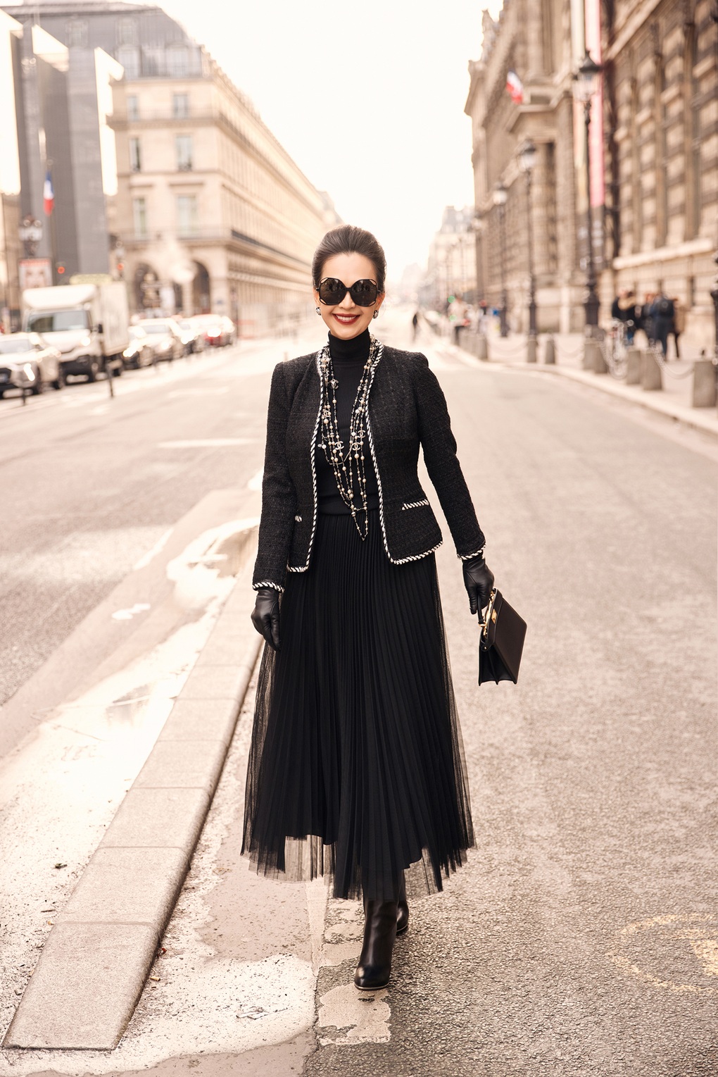 Tuổi 60 của nữ hoàng ảnh lịch Diễm My: Dát hàng hiệu dạo chơi Paris - 5 Tuổi 60 của nữ hoàng ảnh lịch Diễm My: Dát hàng hiệu dạo chơi Paris - 5