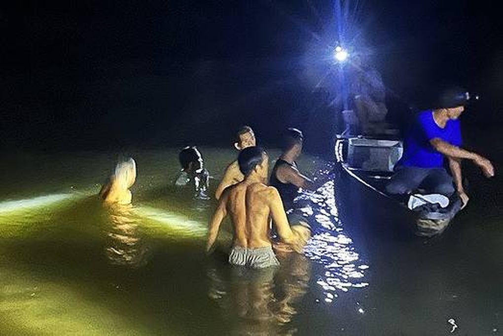 Trẻ lén cha mẹ đi tắm sông, suối đối mặt với hiểm nguy - 1 Trẻ lén cha mẹ đi tắm sông, suối đối mặt với hiểm nguy - 1