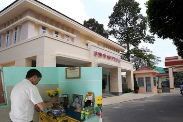 Con bị tai nạn chết, bố đi khai tử 3 lần không được