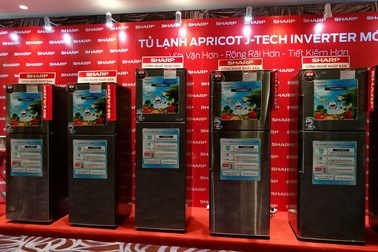 Sharp trình làng dòng tủ lạnh tiết kiệm điện thế hệ mới tại VN
