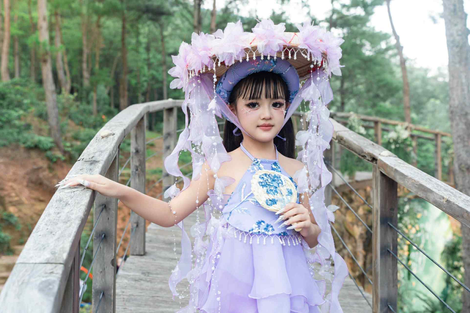 Diễn viên Minh Cúc phim Về nhà đi con khoe dáng trên sàn diễn thời trang - 7 Diễn viên Minh Cúc phim Về nhà đi con khoe dáng trên sàn diễn thời trang - 7