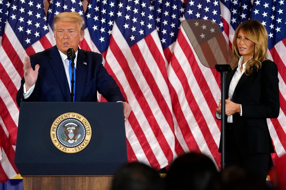 Ông Trump loay hoay trong ván bài bầu cử - 2 Ông Trump loay hoay trong ván bài bầu cử - 2