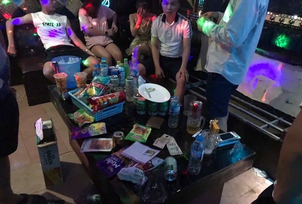 Chị em ruột thuê khách sạn để mở tiệc ma túy cùng nhóm bạn - 3