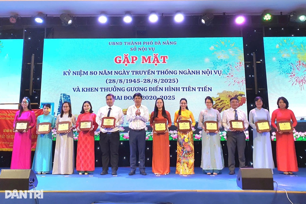 Ngành Nội vụ là lực lượng quan trọng trong xây dựng, kiện toàn bộ máy - 3 Ngành Nội vụ là lực lượng quan trọng trong xây dựng, kiện toàn bộ máy - 3