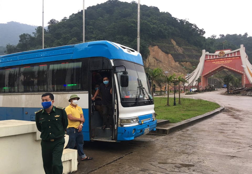 Cách ly hàng trăm người từ Lào, Thái Lan về qua cửa khẩu Cha Lo - 2 Cách ly hàng trăm người từ Lào, Thái Lan về qua cửa khẩu Cha Lo - 2