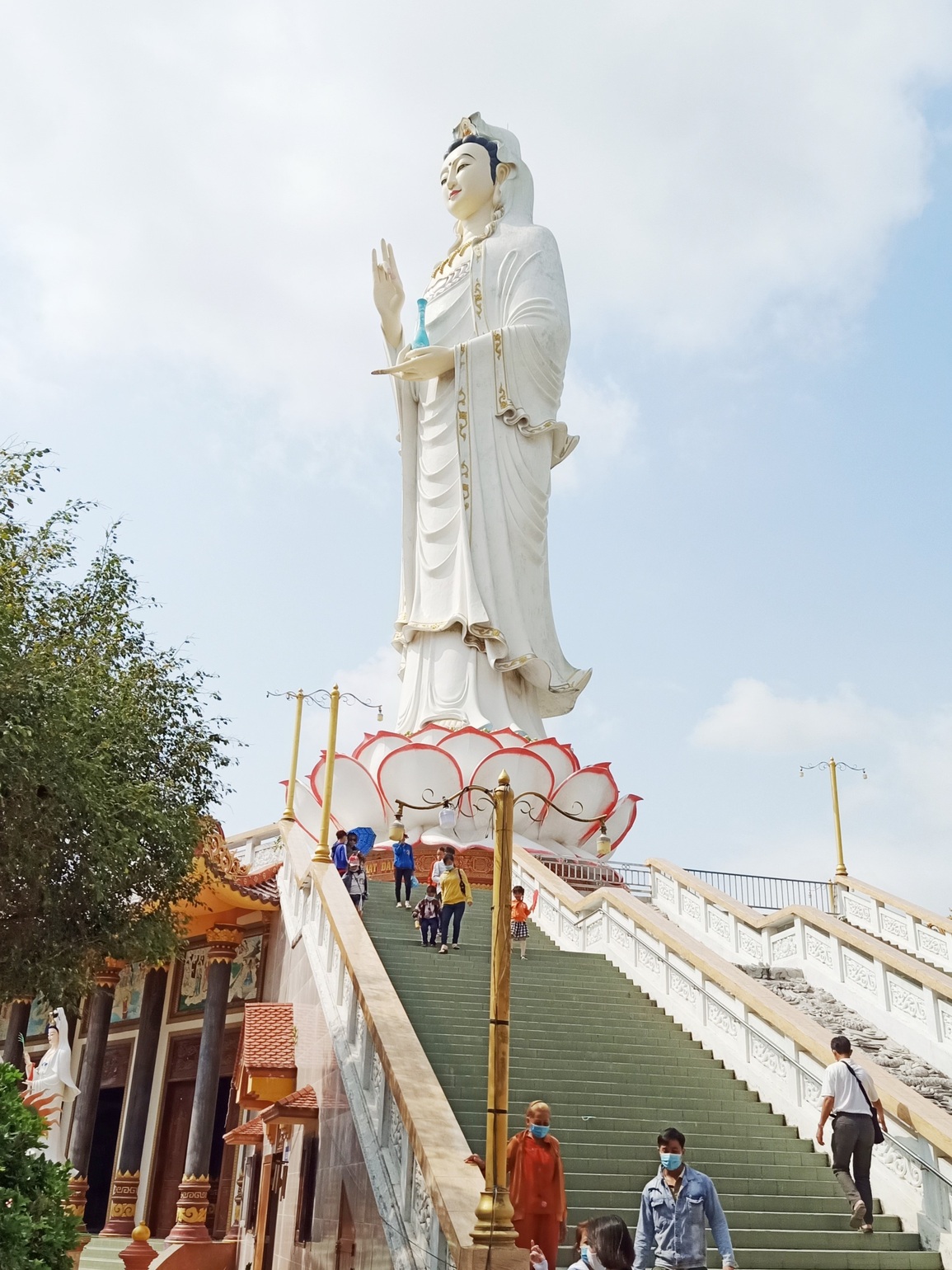 Đường vào chùa có tượng Quan Âm cao nhất miền Tây sạt lở, cấm ô tô đi lại - 4 Đường vào chùa có tượng Quan Âm cao nhất miền Tây sạt lở, cấm ô tô đi lại - 4