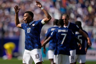 Mbappe đi vào lịch sử, đội tuyển Pháp đánh bại Senegal