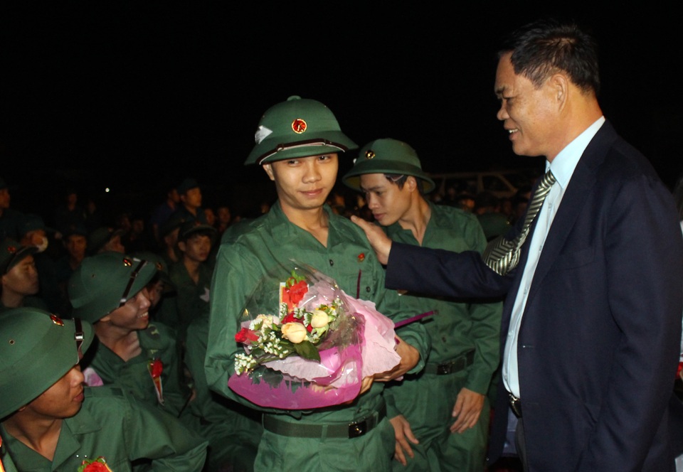 Lễ giao nhận quân đặc biệt trong mùa dịch - 2 Lễ giao nhận quân đặc biệt trong mùa dịch - 2