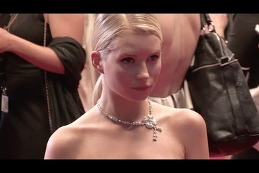 Lottie Moss hút mọi ánh nhìn