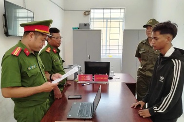 Thách thức trên mạng, 35 thanh thiếu niên mang dao ra quốc lộ hỗn chiến