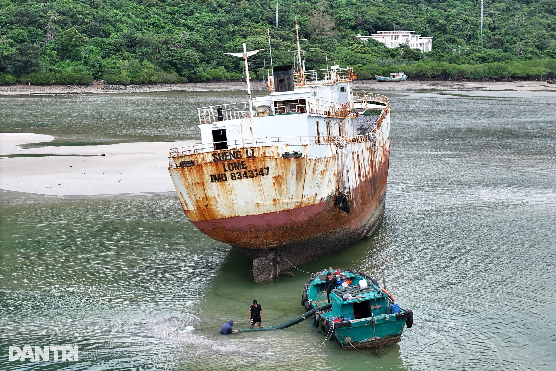 Hình ảnh cuối cùng của tàu hoang Sheng Li trước khi được kéo khỏi Côn Đảo - 11 Hình ảnh cuối cùng của tàu hoang Sheng Li trước khi được kéo khỏi Côn Đảo - 11