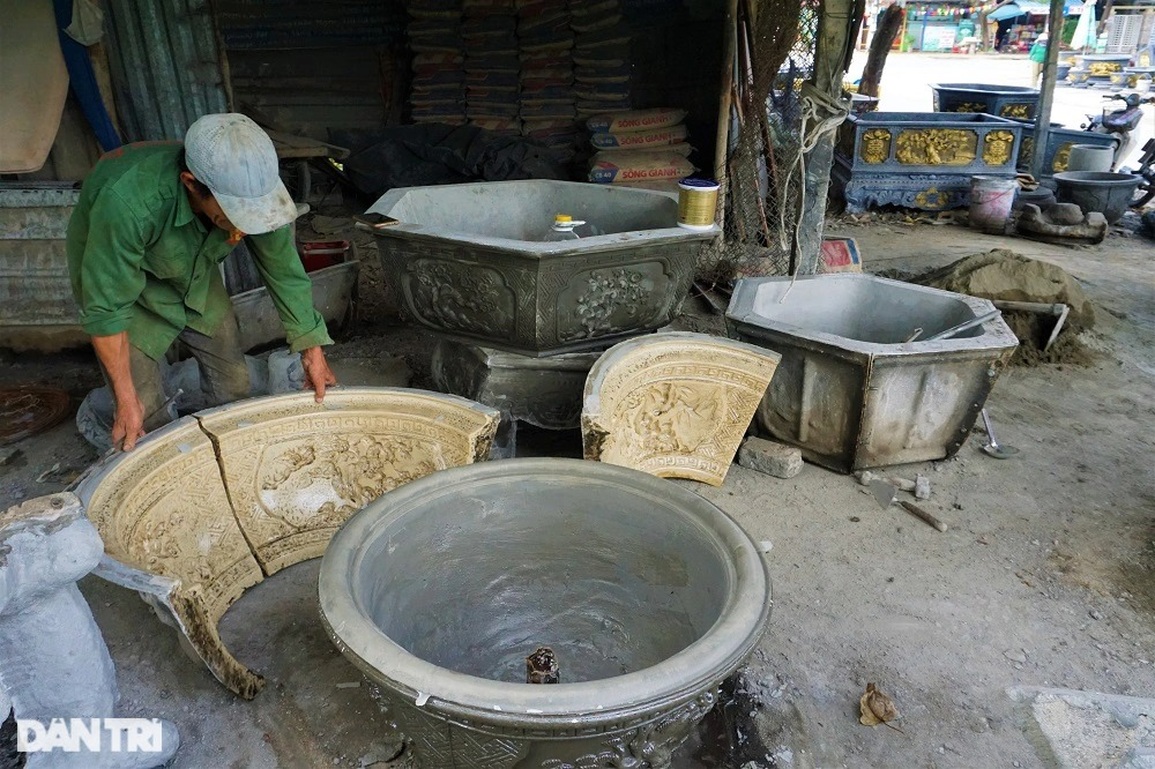 Gần Tết, thợ xoay chậu làm ngày, làm đêm không hết việc - 2 Gần Tết, thợ xoay chậu làm ngày, làm đêm không hết việc - 2