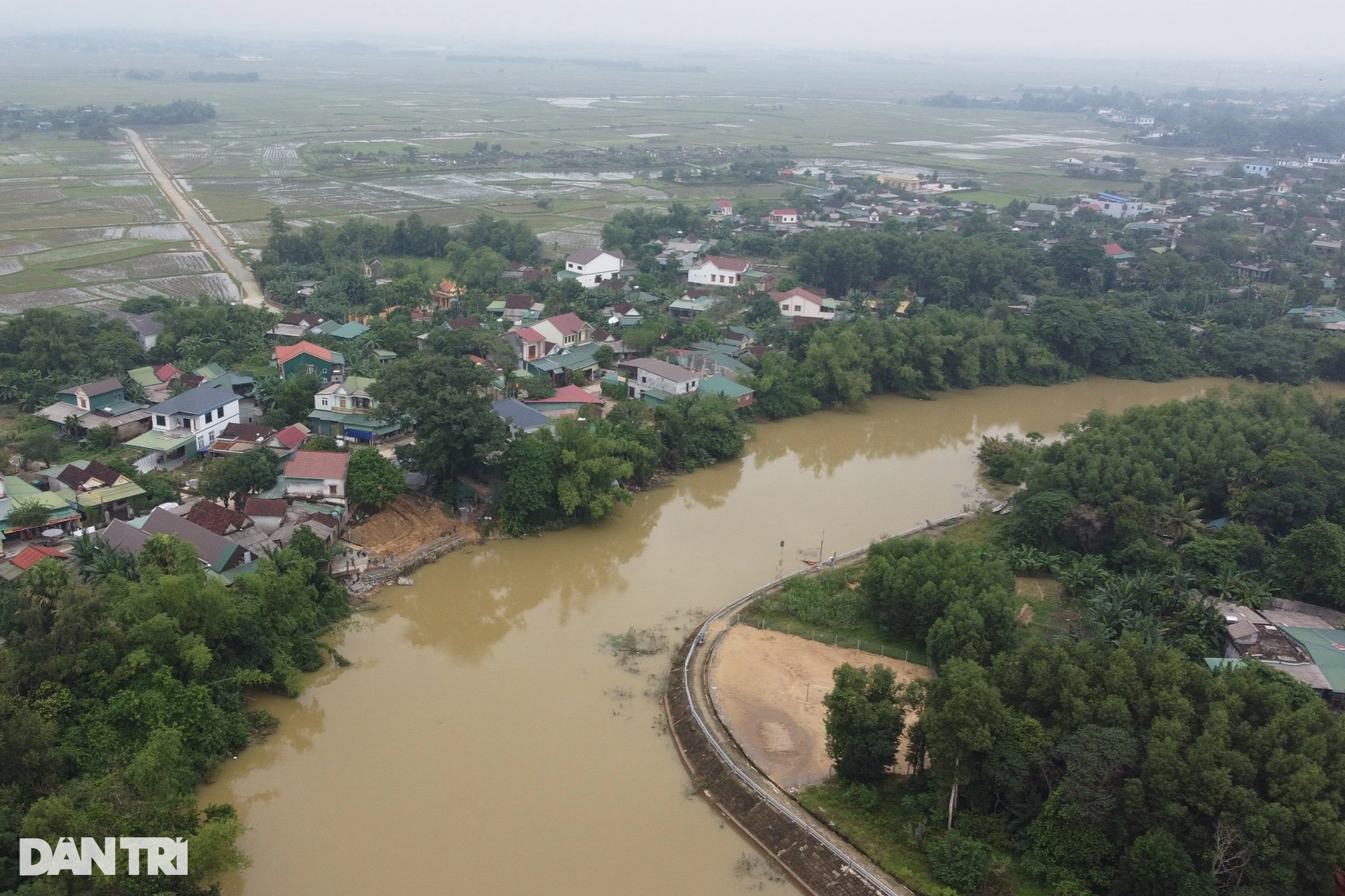 Mất ăn mất ngủ bên bờ sông sạt lở - 1 Mất ăn mất ngủ bên bờ sông sạt lở - 1